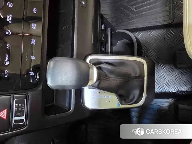 Hyundai Staria 2024 Черный из Кореи, фото 3