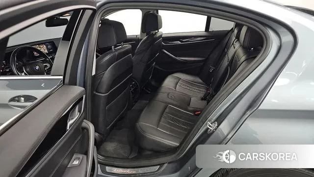 BMW 5 Series (G30) 2019 Серебристо-серый из Кореи, фото 3