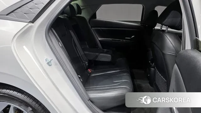 Hyundai The New Avante Hybrid (CN7) 2023 Серебристо-серый из Кореи, фото 3