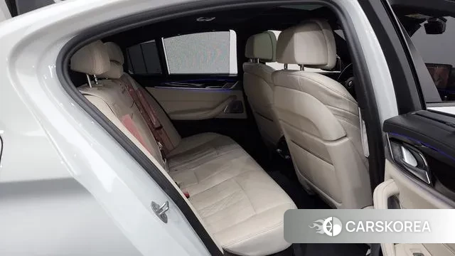 BMW 5 Series (G30) 2023 Белый из Кореи, фото 3