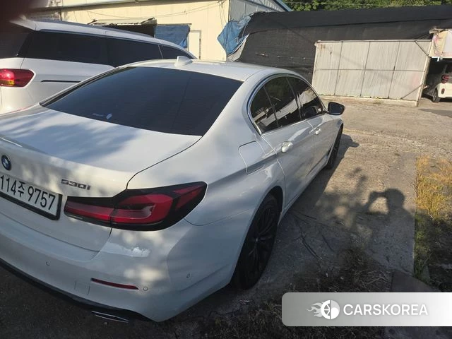 BMW 5 Series (G30) 2023 Белый из Кореи, фото 3