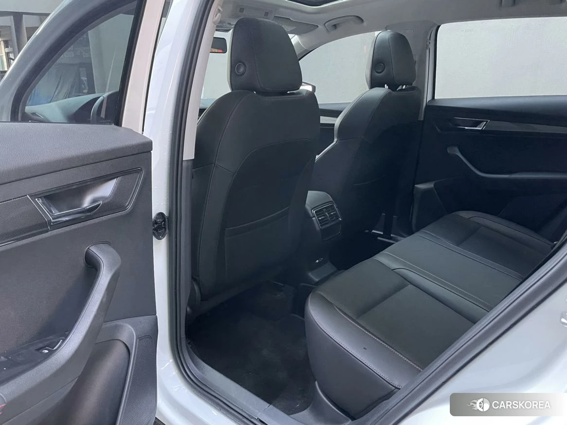 Skoda Krok 2023 Белый из Китая, фото 3