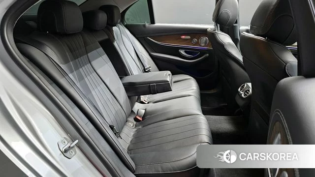 Mercedes-Benz E-Class W213 2018 Серебряный из Кореи, фото 3