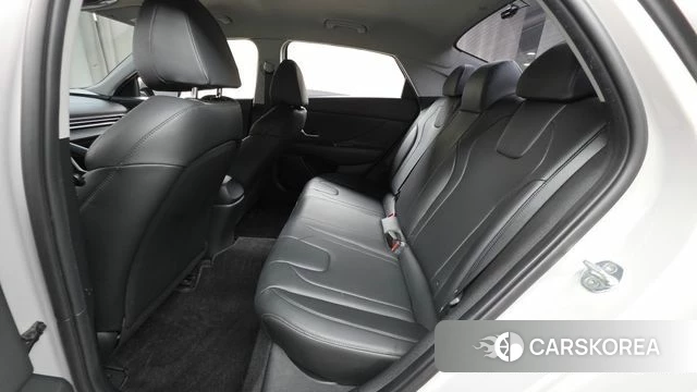 Hyundai Avante (CN7) 2021 Серебристо-серый из Кореи, фото 3