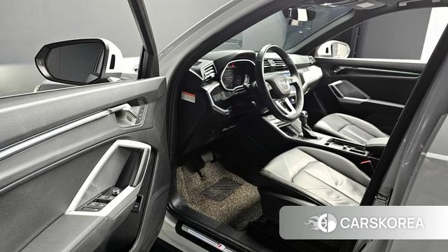 Audi Q3 (F3) 2023 Белый из Кореи, фото 3