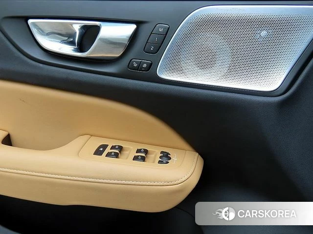 Volvo V60 Cross-Country 2nd Generation 2021 Серебристо-серый из Кореи, фото 3