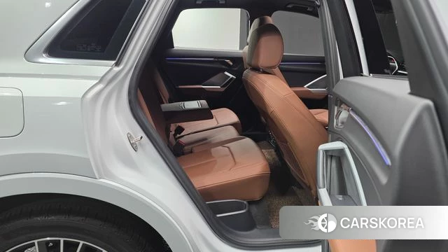 Audi Q3 (F3) 2022 Белый из Кореи, фото 3