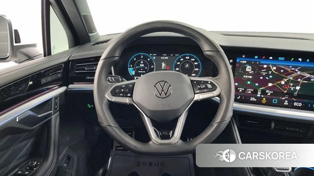 Volkswagen Touareg 3rd generation 2025 Белый из Кореи, фото 3