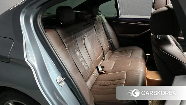 BMW 5 Series (G30) 2018 Серебристо-серый из Кореи, фото 3