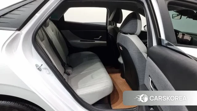 Hyundai Avante Hybrid (CN7) 2023 Белый из Кореи, фото 3