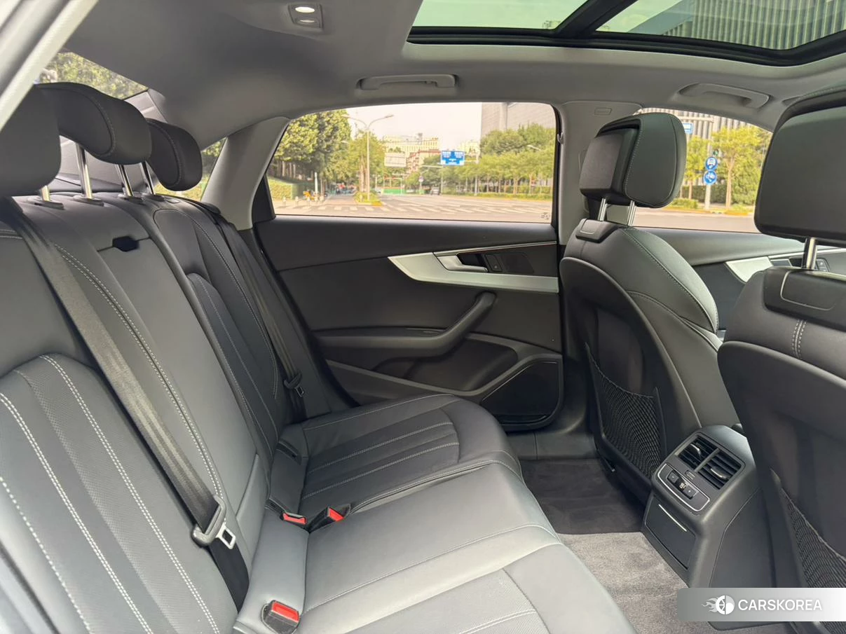 Audi A4L 2020 Темно-серый из Китая, фото 3