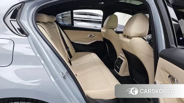 BMW 3 Series (G20) 2022 Светло-серебряный цвет из Кореи, фото 3