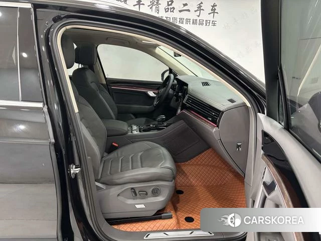 Volkswagen Touareg 2024 Черный из Китая, фото 3