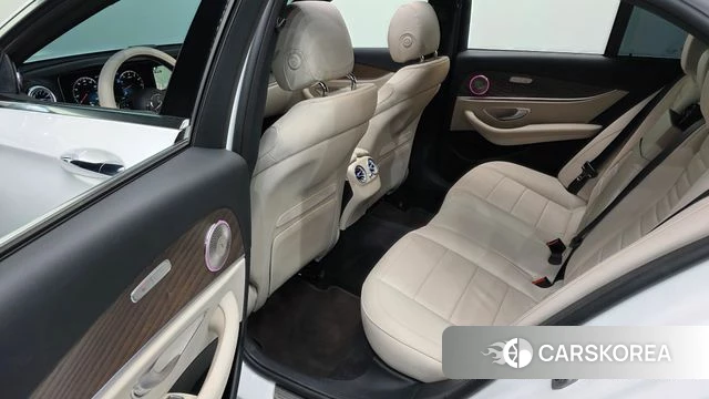 Mercedes-Benz E-Class W213 2022 Белый из Кореи, фото 3