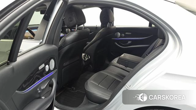 Mercedes-Benz E-Class W213 2018 Серебристо-серый из Кореи, фото 3