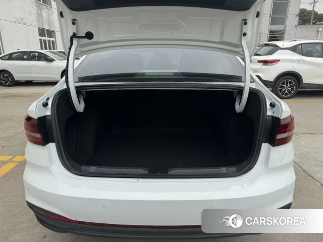 Volkswagen Lavida 2024 Белый из Китая, фото 3