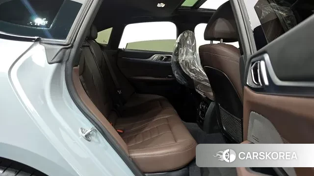 BMW 4 Series (G22) 2024 Небесно-голубой из Кореи, фото 3