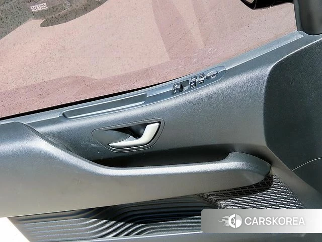 Hyundai Staria 2023 Белый из Кореи, фото 3