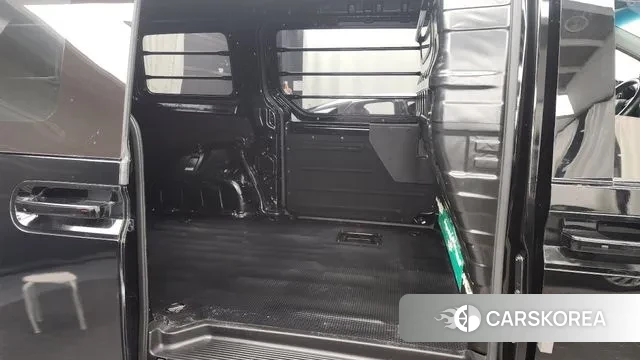 Hyundai Staria 2023 Черный из Кореи, фото 3