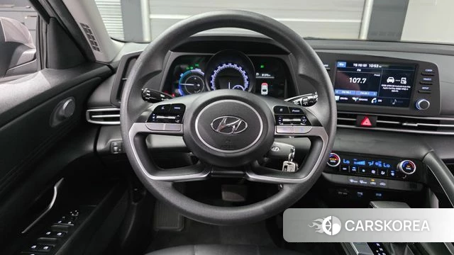 Hyundai Avante Hybrid (CN7) 2021 Серебристо-серый из Кореи, фото 3