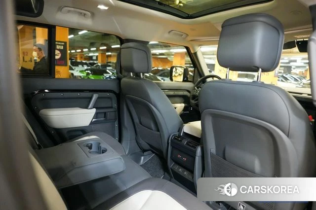 Land Rover Defender (L663) 2024 Черный из Кореи, фото 3
