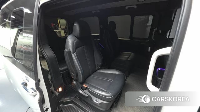 Hyundai Staria 2021 Белый из Кореи, фото 3