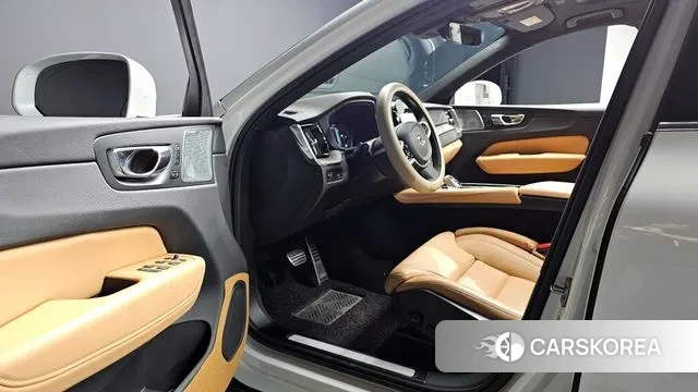 Volvo XC60 second Generation 2022 Белый из Кореи, фото 3