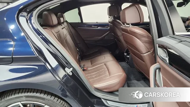 BMW 5 Series (G30) 2022 Черный из Кореи, фото 3