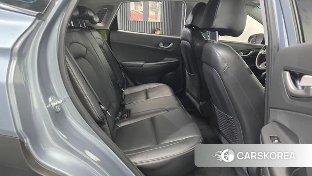 Hyundai Kona 2018 Светло-серебряный цвет из Кореи, фото 3