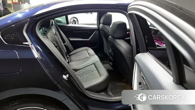 BMW 5 Series (G60) 2025 Черный из Кореи, фото 3