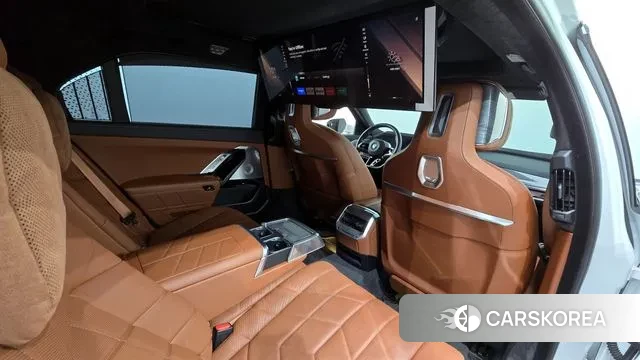 BMW i7 (G70) 2023 Белый из Кореи, фото 3