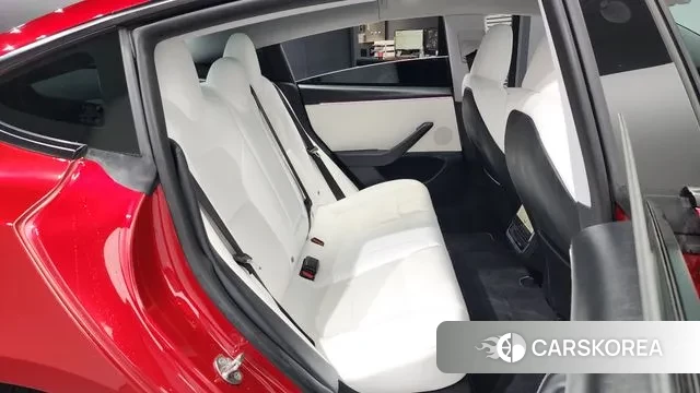 Tesla Model 3 2024 Красный из Кореи, фото 3