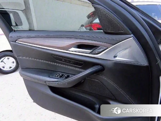 BMW 5 Series (G30) 2018 Белый из Кореи, фото 3