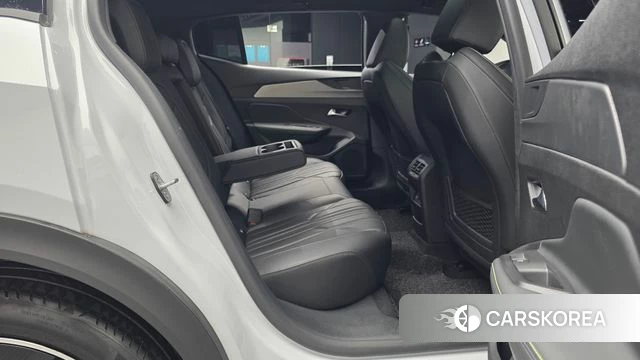 Peugeot 408 2024 Белый из Кореи, фото 3