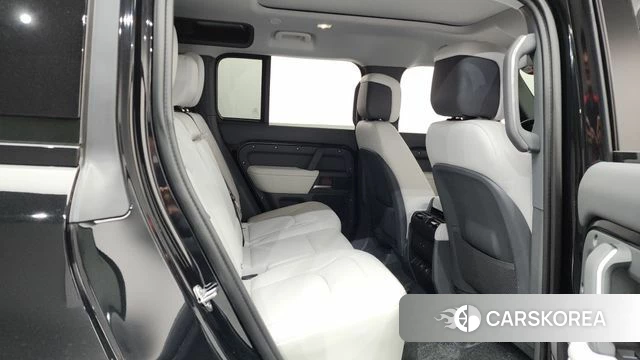 Land Rover Defender (L663) 2025 Черный из Кореи, фото 3