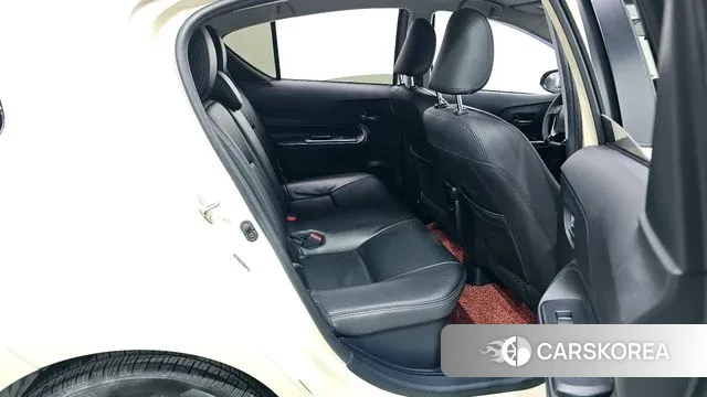 Toyota Prius C 2018 Жемчужный цвет из Кореи, фото 3