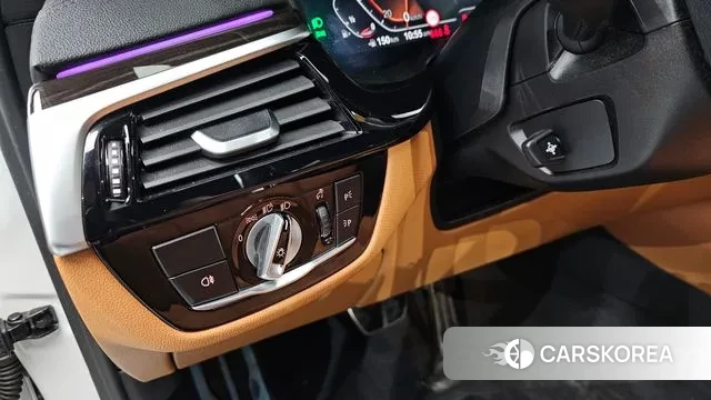 BMW 5 Series (G30) 2021 Белый из Кореи, фото 3