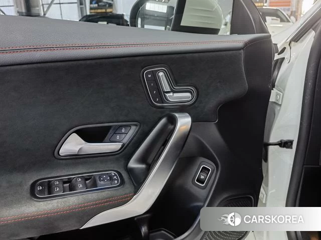 Mercedes-Benz CLA (import) 2021 Белый из Китая, фото 3