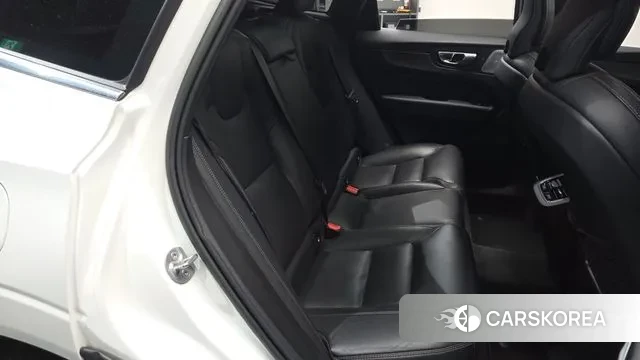 Volvo XC60 second Generation 2022 Белый из Кореи, фото 3