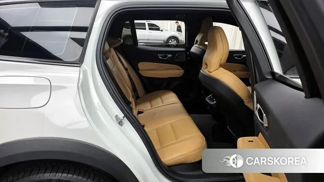 Volvo V60 Cross-Country 2nd Generation 2021 Белый из Кореи, фото 3