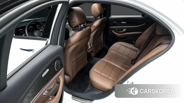 Mercedes-Benz E-Class W213 2023 Белый из Кореи, фото 3