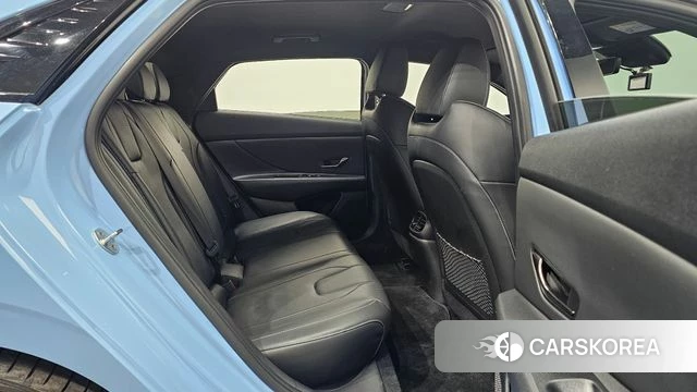 Hyundai Avante (CN7) 2021 Светло-серебряный цвет из Кореи, фото 3