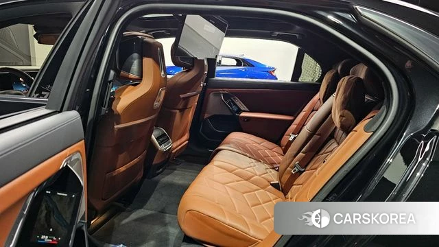 BMW 7 Series (G70) 2024 Черный из Кореи, фото 3