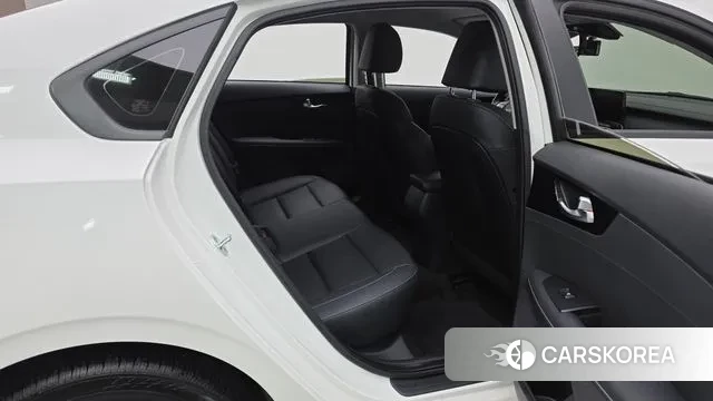 Kia The New K3 2nd generation 2023 Белый из Кореи, фото 3