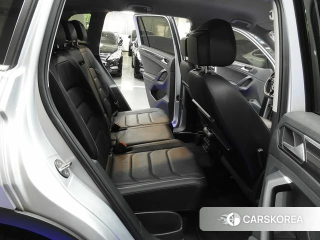 Volkswagen Tiguan second Generation 2020 Серебристо-серый из Кореи, фото 3