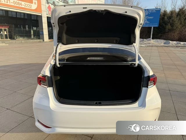 Toyota Corolla 2023 Белый из Китая, фото 3