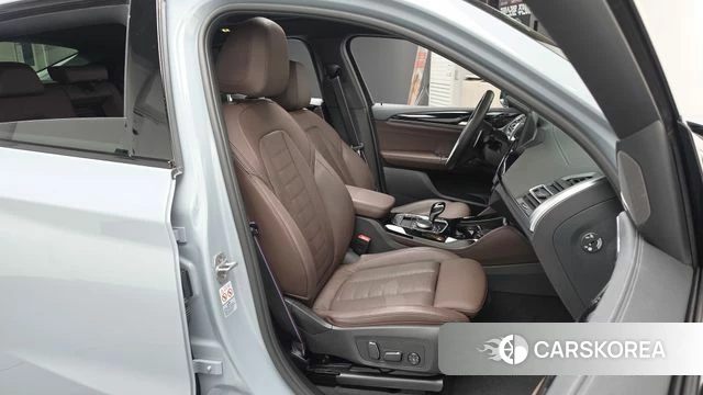 BMW X4 (G02) 2024 Серебристо-серый из Кореи, фото 3