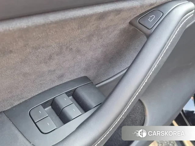 Tesla Model Y 2025 Черный из Кореи, фото 3