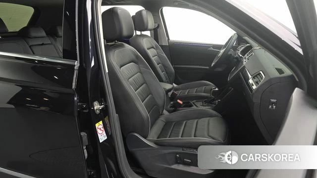 Volkswagen Tiguan second Generation 2023 Черный из Кореи, фото 3