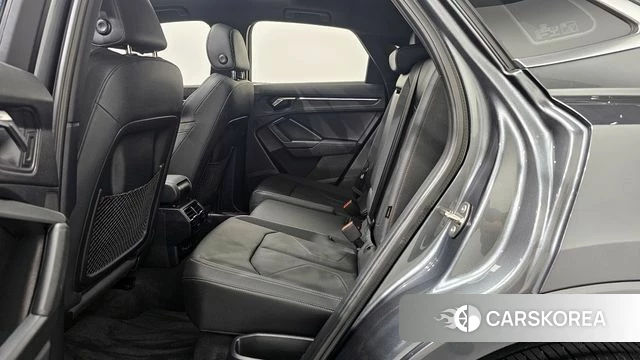 Audi Q3 (F3) 2023 Серый из Кореи, фото 3